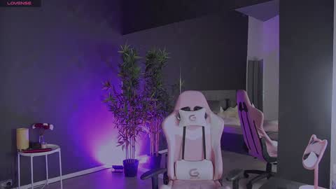 Snapshot of shayblonde chatting on 12-30-24, 12:22 shayblonde online show from 12-30-24, 12:22