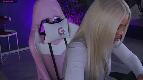 Snapshot of shayblonde chatting on 12-30-24, 11:49 shayblonde online show from 12-30-24, 11:49