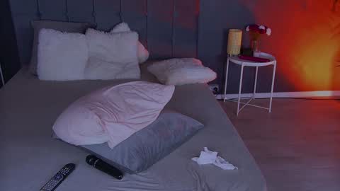 Snapshot of shayblonde chatting on 01-04-25, 03:07 shayblonde online show from 01-04-25, 03:07