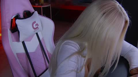 Snapshot of shayblonde chatting on 01-06-25, 12:37 shayblonde online show from 01-06-25, 12:37