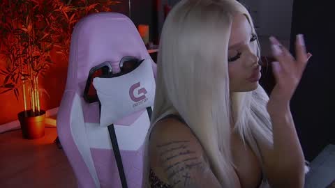 Snapshot of shayblonde chatting on 01-08-25, 09:55 shayblonde online show from 01-08-25, 09:55