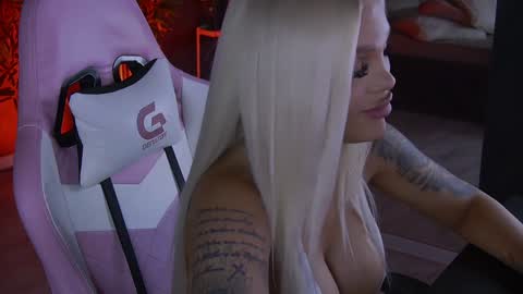 Snapshot of shayblonde chatting on 01-09-25, 12:57 shayblonde online show from 01-09-25, 12:57