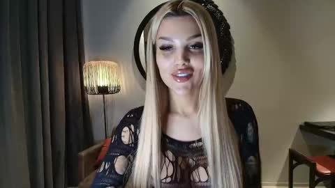Snapshot of shayblonde chatting on 10-02-25, 06:37 shayblonde online show from 10-02-25, 06:37