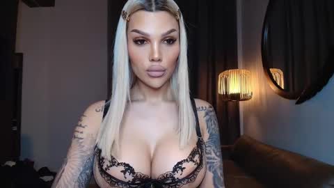 Snapshot of shayblonde chatting on 10-21-25, 07:36 shayblonde online show from 10-21-25, 07:36