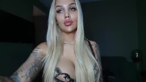 Snapshot of shayblonde chatting on 11-12-25, 07:03 shayblonde online show from 11-12-25, 07:03