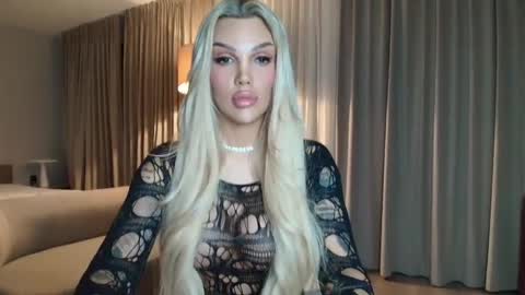 Snapshot of shayblonde chatting on 11-17-25, 07:30 shayblonde online show from 11-17-25, 07:30