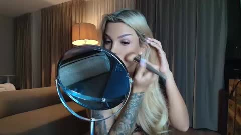 Snapshot of shayblonde chatting on 11-21-25, 08:51 shayblonde online show from 11-21-25, 08:51