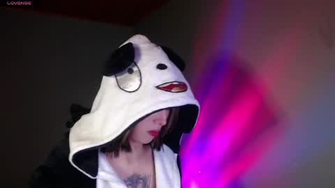 Snapshot of she_alice chatting on 05-10-26, 06:51 she_alice online show from 05-10-26, 06:51