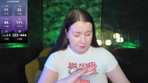 Snapshot of shedar_pretty chatting on 12-23-24, 06:00 Shedar online show from 12-23-24, 06:00