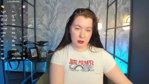 Snapshot of shedar_pretty chatting on 10-31-25, 05:30 Shedar online show from 10-31-25, 05:30