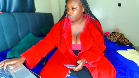 shee13 online show from 10-26-25, 10:25