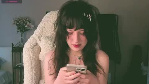 Snapshot of sheeny_shy chatting on 05-26-26, 10:33 Chiara online show from 05-26-26, 10:33