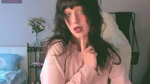 Snapshot of sheeny_shy chatting on 05-27-26, 10:56 Chiara online show from 05-27-26, 10:56