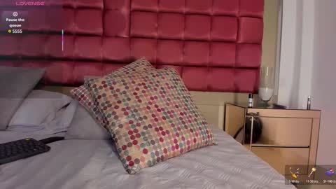 Snapshot of shegoblake chatting on 11-28-25, 01:19 Shego online show from 11-28-25, 01:19