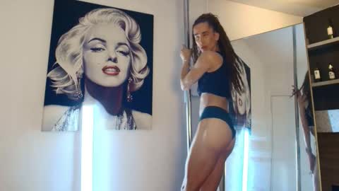 sheikha_mahra online show from 11-28-25, 04:15