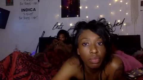 Lola online show from 11-25-25, 04:56