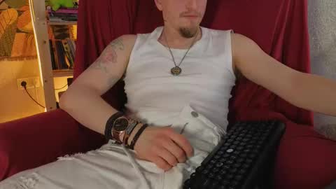 Snapshot of shelbytruck chatting on 09-25-25, 09:51 Vincente online show from 09-25-25, 09:51