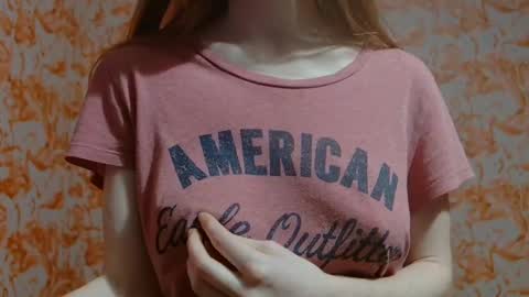 Snapshot of shelikessoymilk chatting on 12-17-24, 05:18 Erika online show from 12-17-24, 05:18