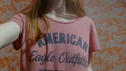 Snapshot of shelikessoymilk chatting on 12-19-24, 06:23 Erika online show from 12-19-24, 06:23