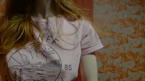 Snapshot of shelikessoymilk chatting on 12-25-24, 03:40 Erika online show from 12-25-24, 03:40