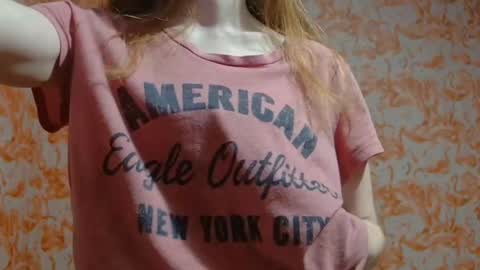 Snapshot of shelikessoymilk chatting on 12-30-24, 11:38 Erika online show from 12-30-24, 11:38