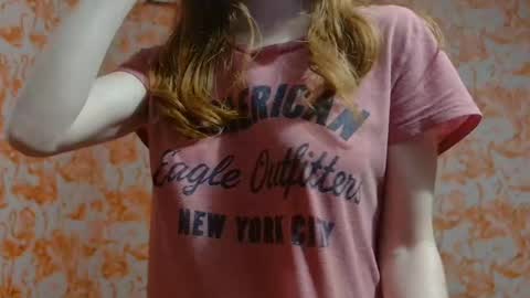 Snapshot of shelikessoymilk chatting on 12-31-24, 05:44 Erika online show from 12-31-24, 05:44