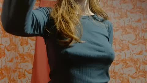 Snapshot of shelikessoymilk chatting on 01-04-25, 11:27 Erika online show from 01-04-25, 11:27