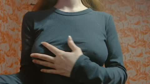 Snapshot of shelikessoymilk chatting on 02-16-25, 04:20 Erika online show from 02-16-25, 04:20