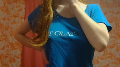 Snapshot of shelikessoymilk chatting on 02-22-25, 01:44 Erika online show from 02-22-25, 01:44