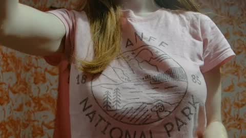 Snapshot of shelikessoymilk chatting on 03-04-25, 03:00 Erika online show from 03-04-25, 03:00