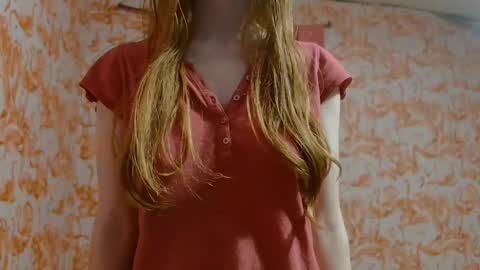 Snapshot of shelikessoymilk chatting on 09-17-25, 03:19 Erika online show from 09-17-25, 03:19