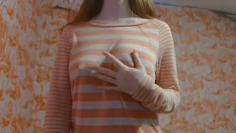 Snapshot of shelikessoymilk chatting on 10-26-25, 06:58 Erika online show from 10-26-25, 06:58