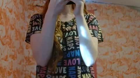 Snapshot of shelikessoymilk chatting on 11-06-25, 08:43 Erika online show from 11-06-25, 08:43