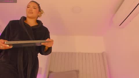 shelynna_azzul online show from 06-21-26, 01:03