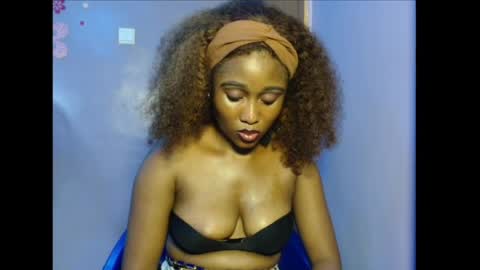 Snapshot of shena_xnomy chatting on 06-25-26, 07:02 Favour online show from 06-25-26, 07:02