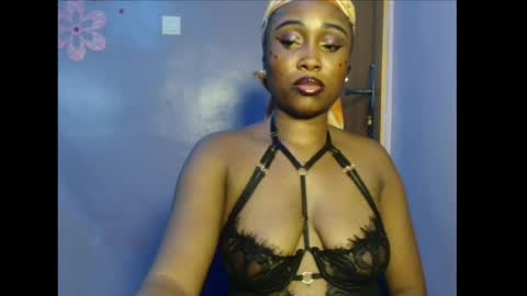 Snapshot of shena_xnomy chatting on 07-06-26, 03:14 Favour online show from 07-06-26, 03:14
