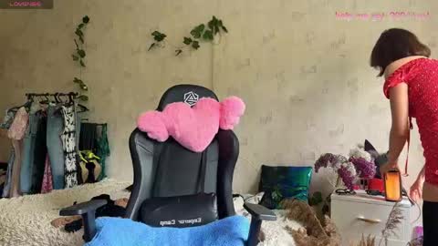 Snapshot of sheslike_firstlove chatting on 05-18-26, 08:42 Vanessa online show from 05-18-26, 08:42