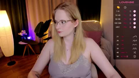 Hello guys my name is Aemilia online show from 09-12-25, 08:25