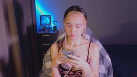 Snapshot of shey1i chatting on 12-02-25, 04:46 Sheyli online show from 12-02-25, 04:46