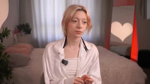 Snapshot of shielahailstone chatting on 03-24-26, 08:30 Alice online show from 03-24-26, 08:30