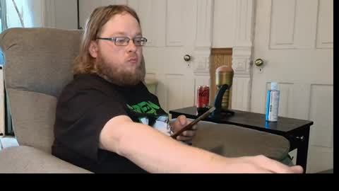 Snapshot of shifty885 chatting on 04-10-26, 06:01 shifty885 online show from 04-10-26, 06:01