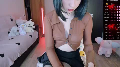 Snapshot of shimizyre chatting on 11-17-25, 10:32 Marta Violet online show from 11-17-25, 10:32