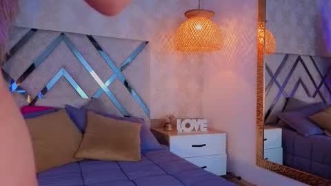 shimmer_lure online show from 02-04-26, 07:09