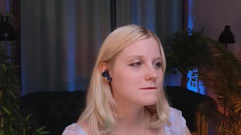 Snapshot of shinejoan chatting on 09-13-25, 03:12 help me reach my first 25 thumbs up online show from 09-13-25, 03:12