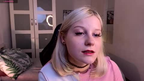 Snapshot of shinejoan chatting on 09-20-25, 02:18 help me reach my first 25 thumbs up online show from 09-20-25, 02:18