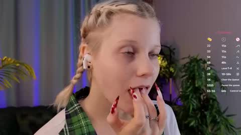 Snapshot of shinejoan chatting on 11-11-25, 11:16 help me reach my first 25 thumbs up online show from 11-11-25, 11:16