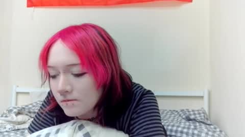 Snapshot of shirleyboulet chatting on 02-15-26, 04:25 Luna online show from 02-15-26, 04:25