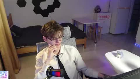 shiromy_ online show from 11-26-25, 05:25