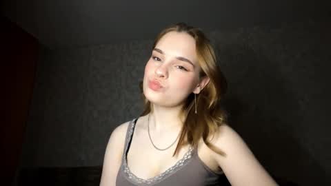 Snapshot of shondareadus chatting on 03-18-26, 07:06 Sade online show from 03-18-26, 07:06