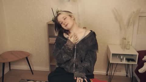 Snapshot of shondazachary chatting on 10-18-25, 07:42 shonda online show from 10-18-25, 07:42